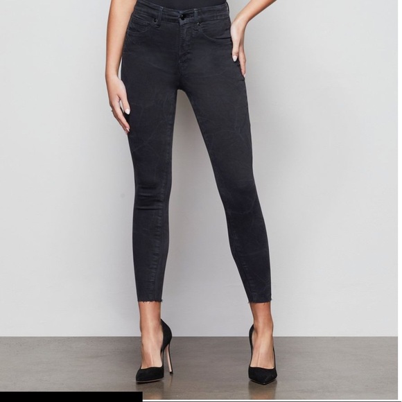 Good American Denim - Good American Black Raw Hem Crop Jean